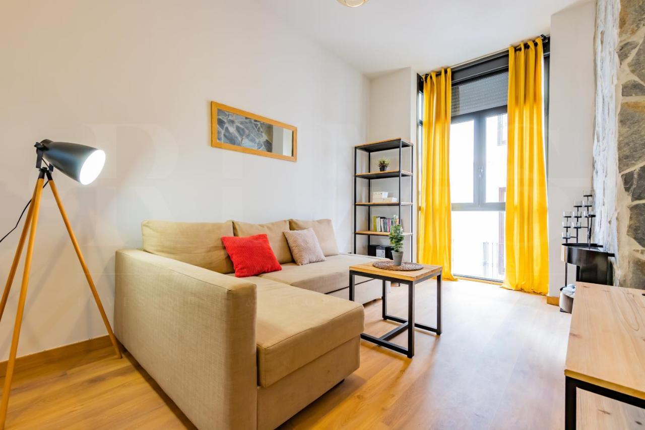 Cozy Flat With Common Pool & Parking - Center By Rems Apartment Малага Екстериор снимка