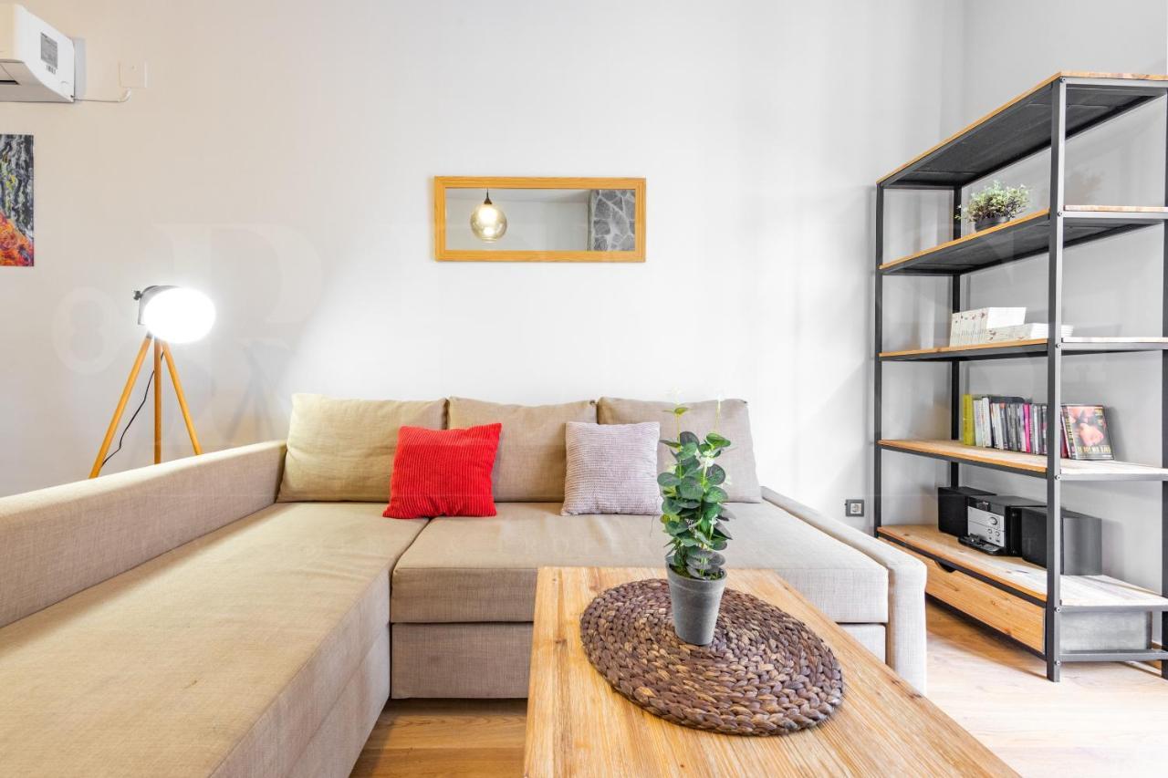 Cozy Flat With Common Pool & Parking - Center By Rems Apartment Малага Екстериор снимка