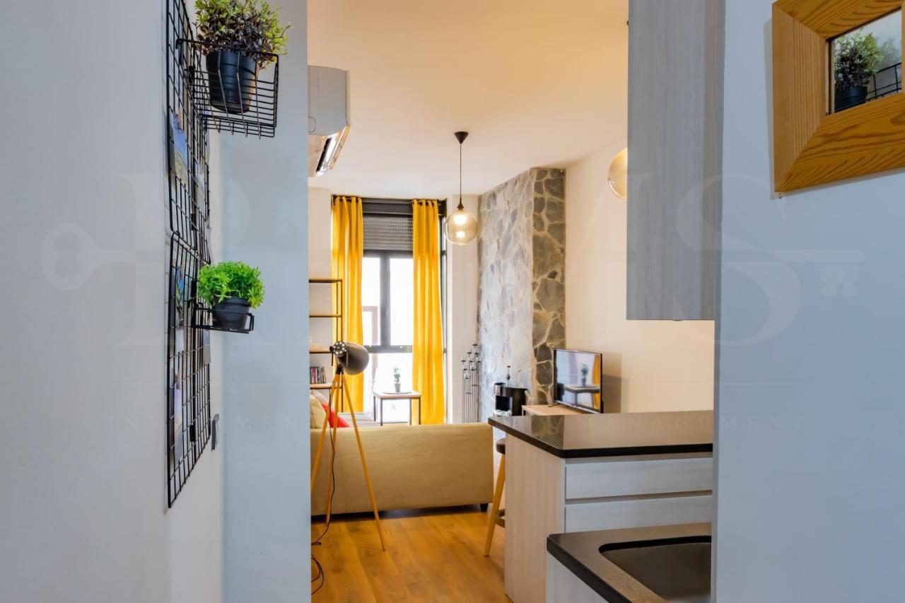 Cozy Flat With Common Pool & Parking - Center By Rems Apartment Малага Екстериор снимка