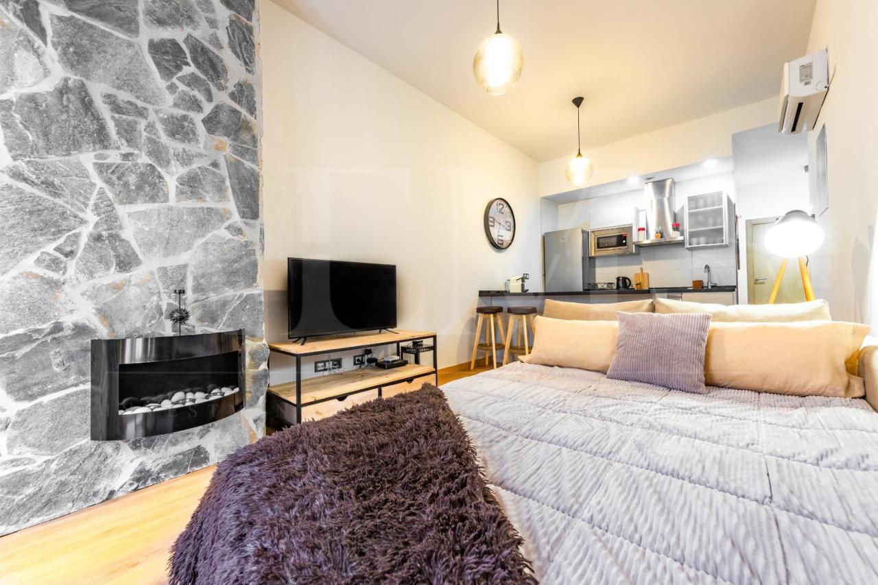 Cozy Flat With Common Pool & Parking - Center By Rems Apartment Малага Екстериор снимка