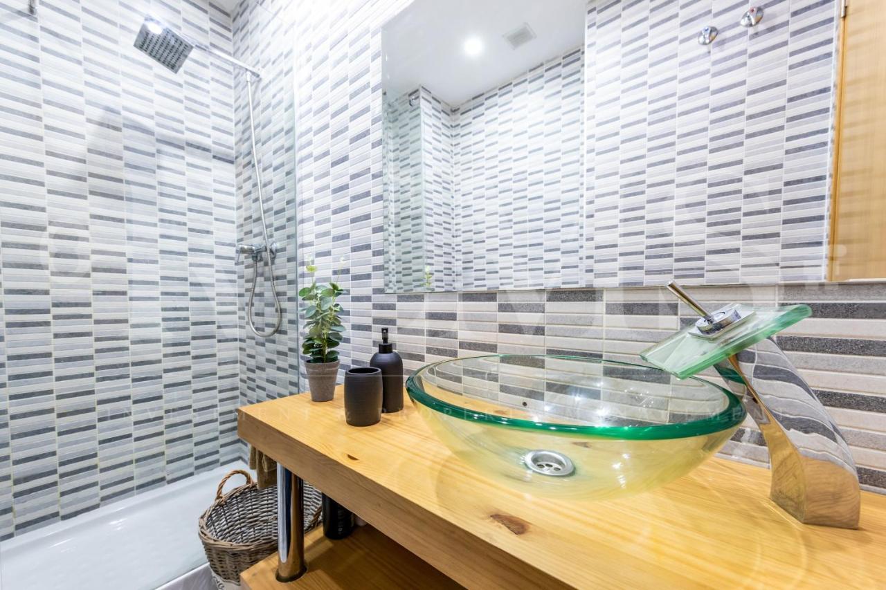 Cozy Flat With Common Pool & Parking - Center By Rems Apartment Малага Екстериор снимка
